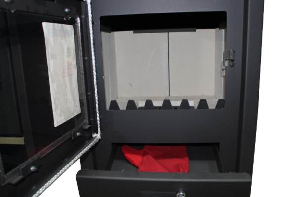 Piec piecyk kominek na drewno z piekarnikiem Victoria Deluxe F black 11,3kW - komora spalania wyłożona szamotem